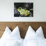 Anthony's Peaks & Pillows Aparthotel 4*