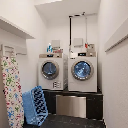 Anthony's Peaks & Pillows Apartmanhotel