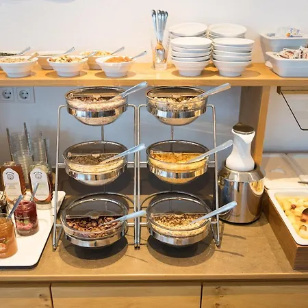 Anthony's Peaks & Pillows Apartmanhotel