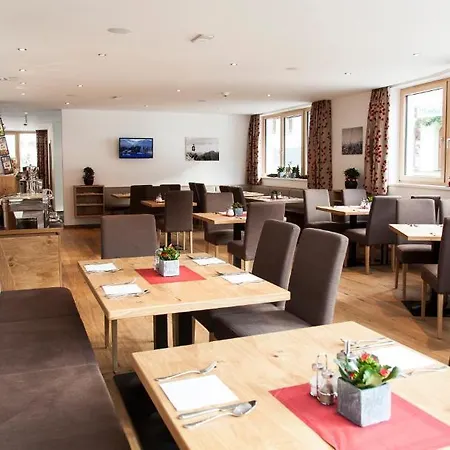 Anthony'S Peaks & Pillows